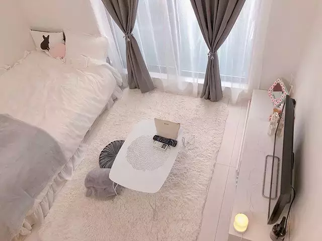 1-3 灰色與白色系的房間